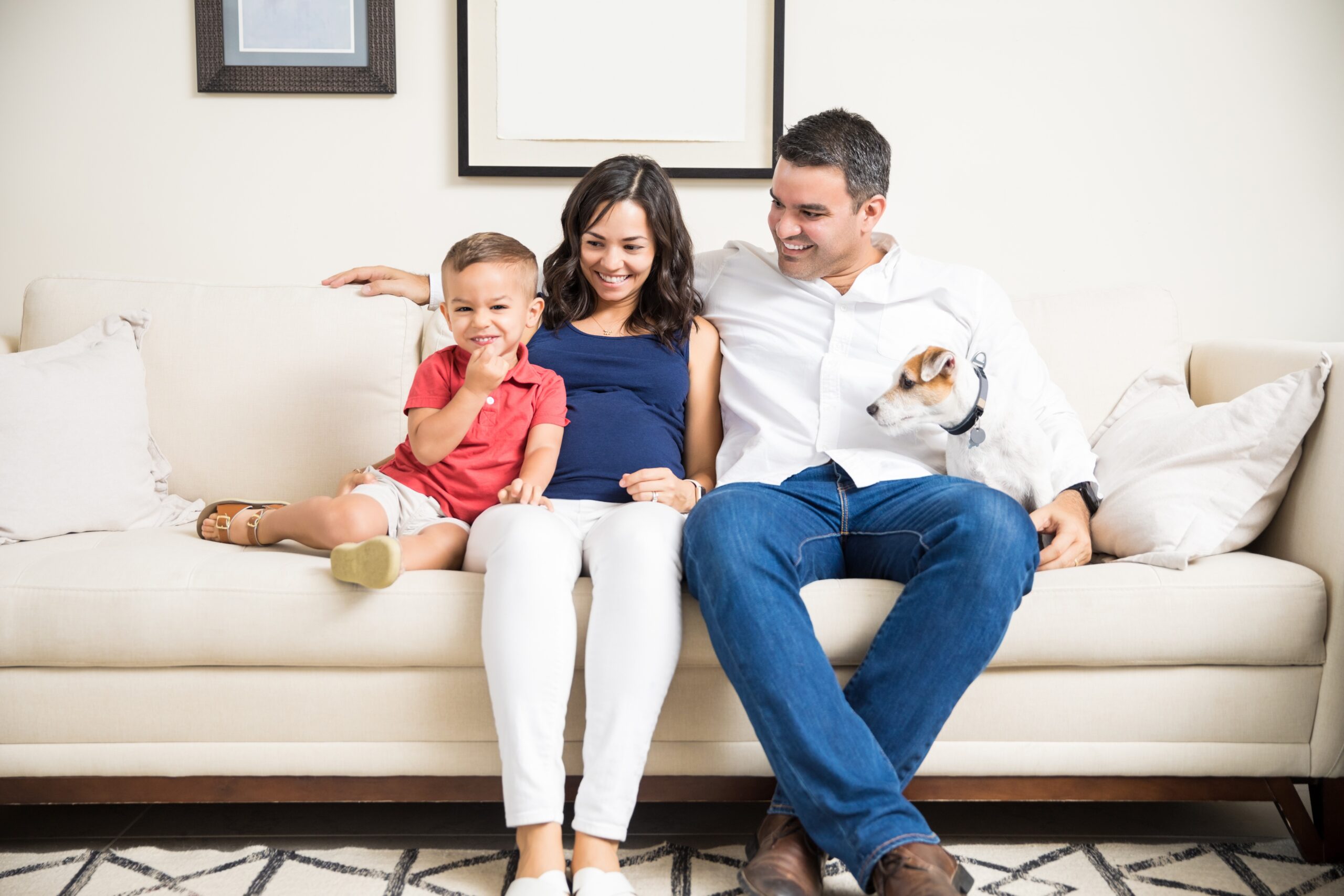 Familia junta gozando calidad de vida